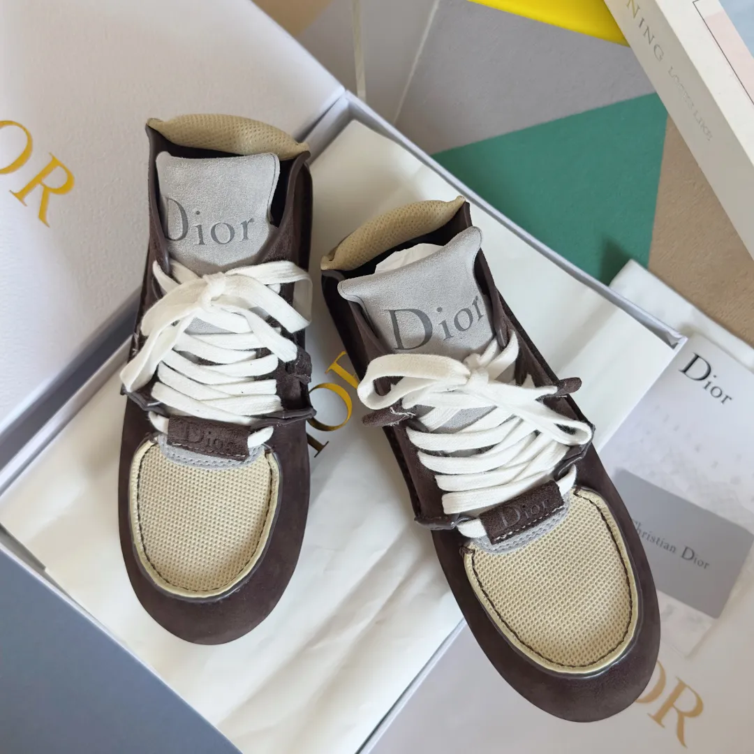 Men's shoes 💰680 Top version: Dior Roadie series catwalk couple style handmade casual sports shoes delivery counter exquisite packaging 🛍📦 ▪️Material: original custom imported first-layer cowhide ▪️Inner lining: original custom leather lining ▪️Sole: original molded anti-slip rubber material ▪️Sole thickness: 2CM ▪️Size: women's 35-40 / Men's 39-45